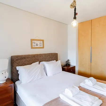 D Joao Iv With Terrace By Lovelystay