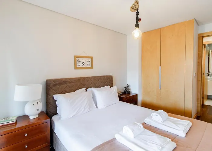 D Joao Iv With Terrace By Lovelystay