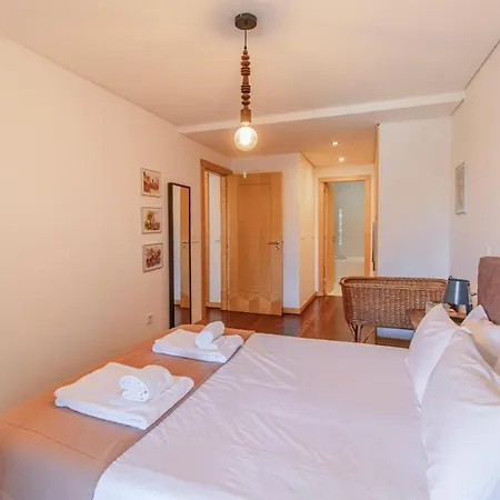 D Joao Iv With Terrace By Lovelystay Apartment *